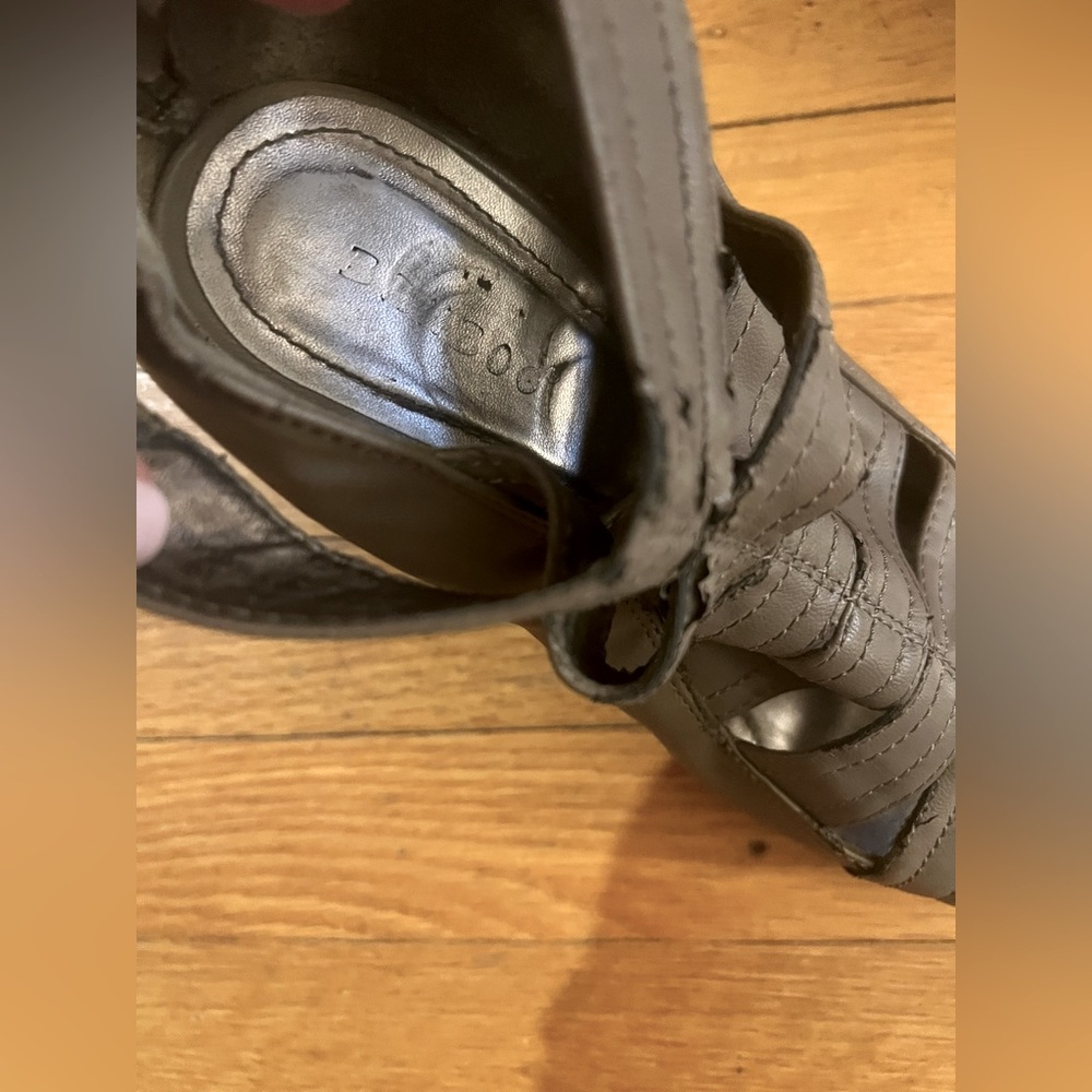Gray wedge healed Strappy Sandals